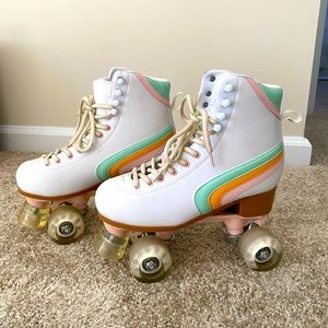 Roller Skates - Altar’d State / Retro